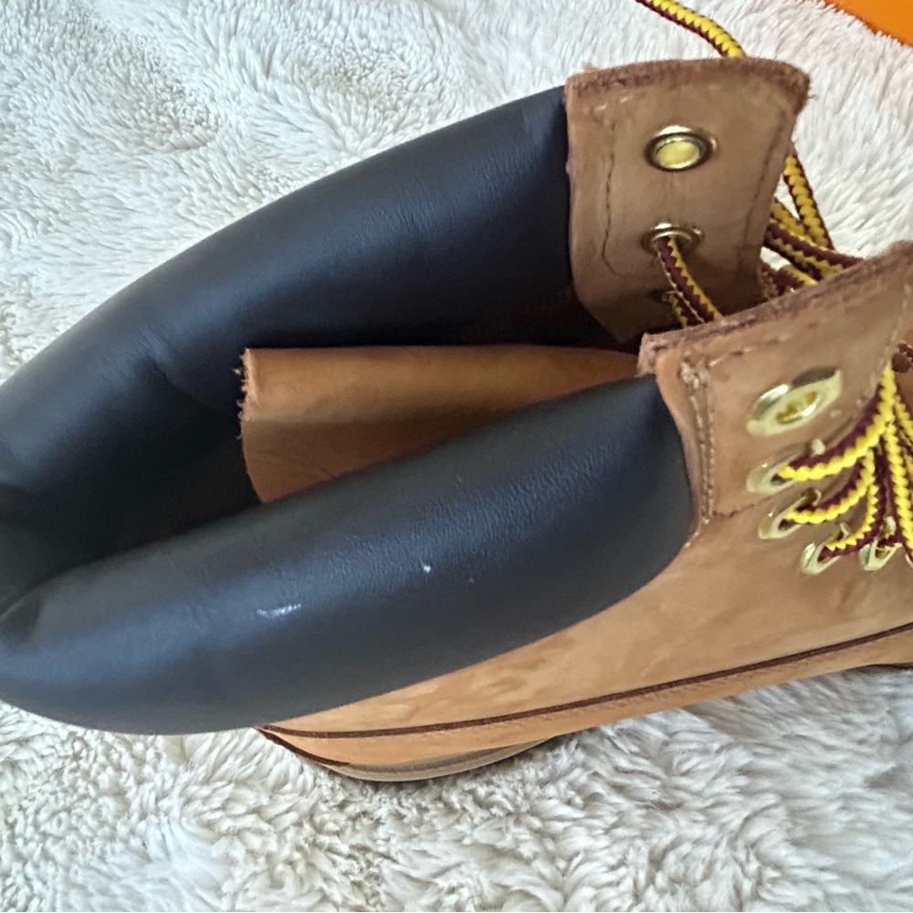 Timberland Classic Brown Leather Boots - Picture 9 of 14